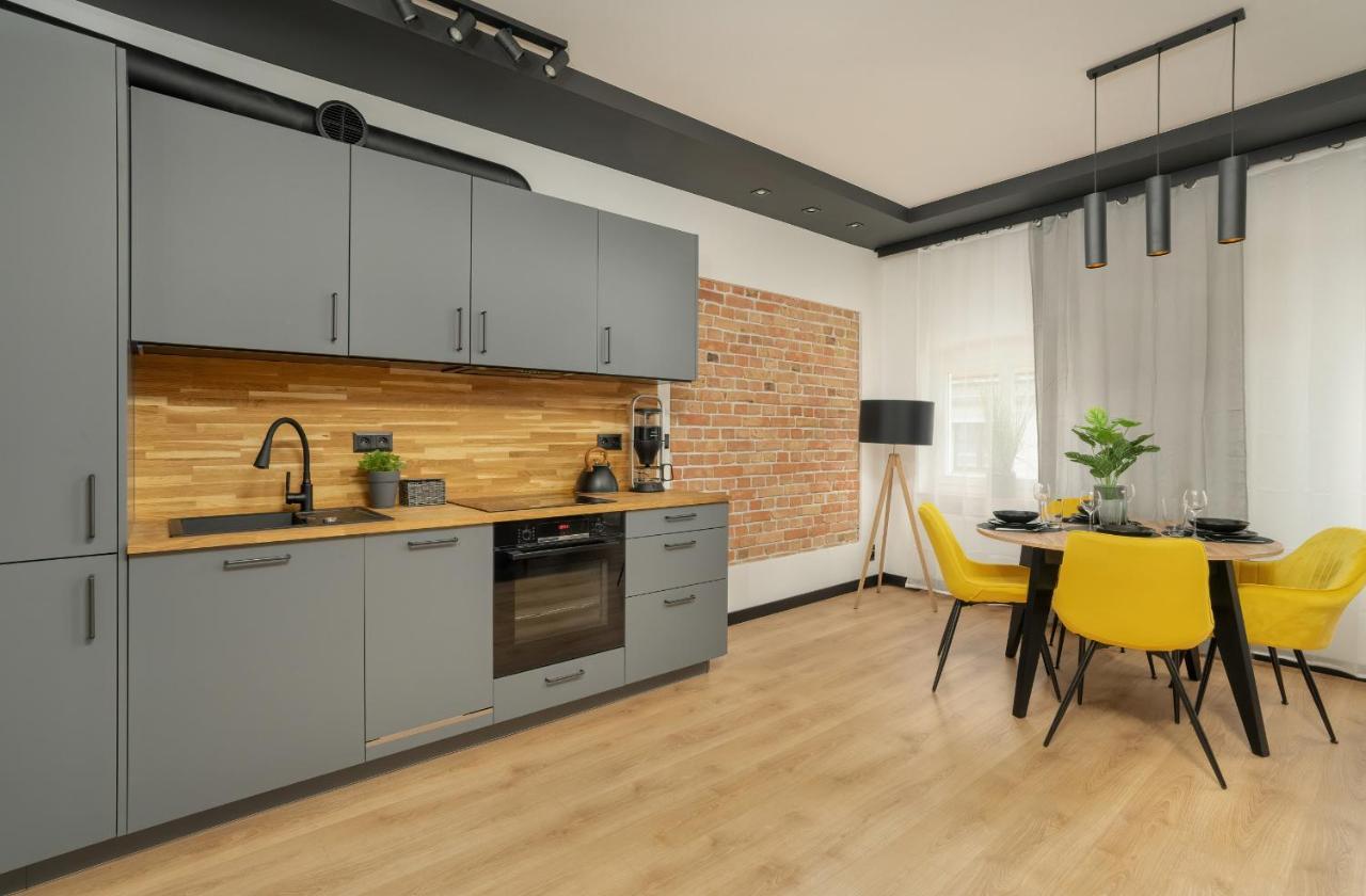 Komeda Apartment Hidden In Poznan Old Town By Noclegi Renters Buitenkant foto