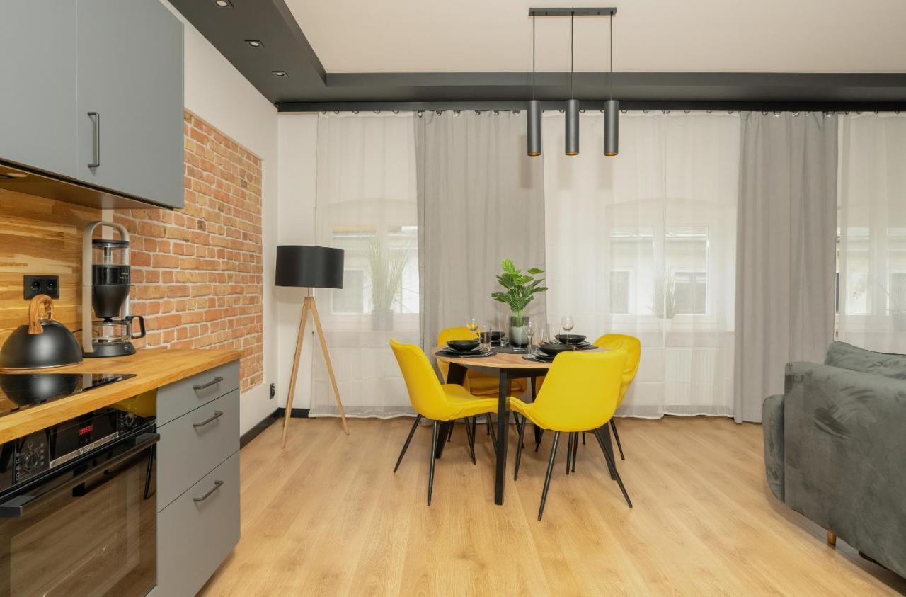 Komeda Apartment Hidden In Poznan Old Town By Noclegi Renters Buitenkant foto