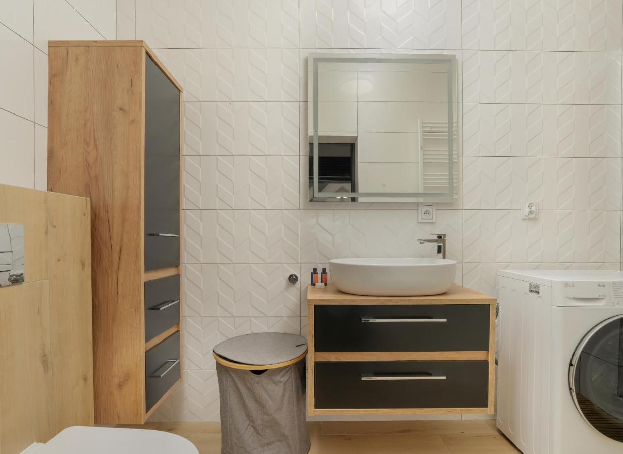 Komeda Apartment Hidden In Poznan Old Town By Noclegi Renters Buitenkant foto
